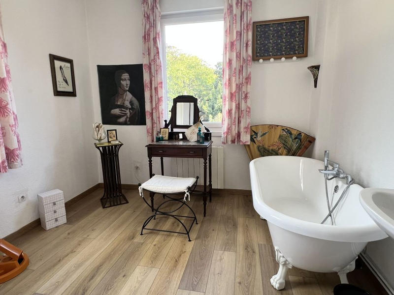 Maison - 290 m² - 8 pièces