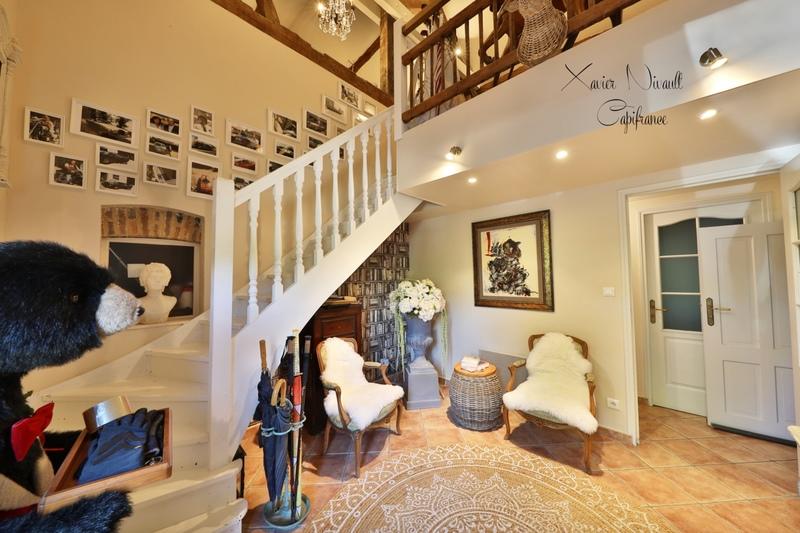 Maison - 480 m² - 10 pièces