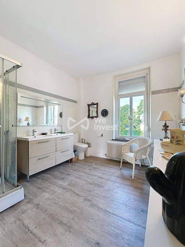 Maison - 220 m² - 8 pièces