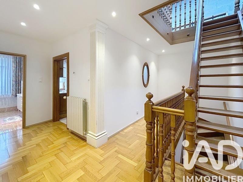 Maison - 181 m² - 8 pièces
