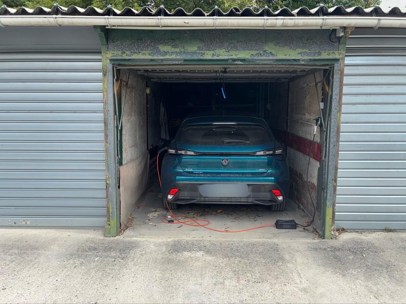 Parking / Garage - 12 m²