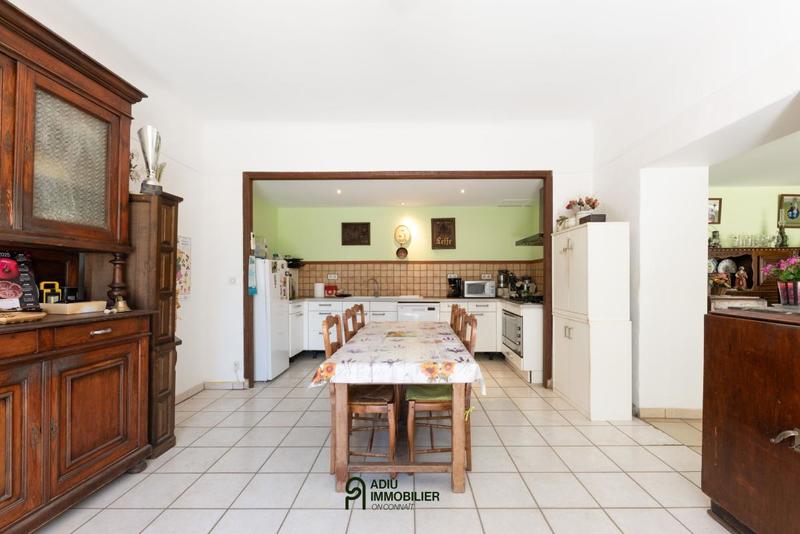 Propriété - 252 m² - 5 pièces