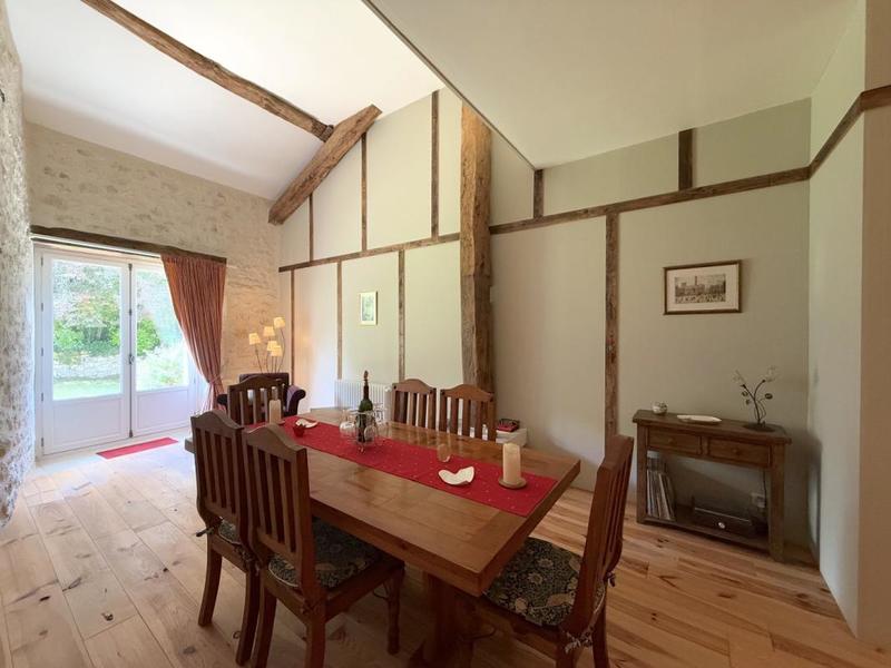 Maison - 360 m² - 8 pièces