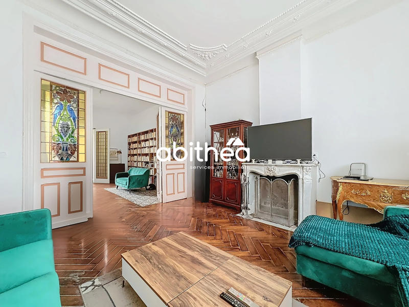 Maison - 260 m² - 10 pièces