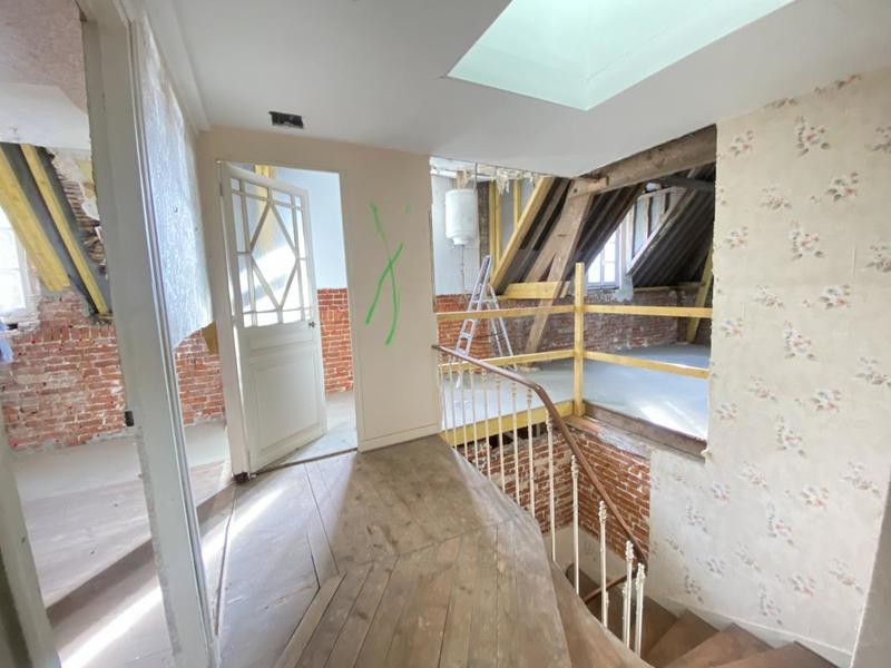 Maison - 303 m² - 9 pièces