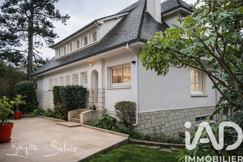 Maison - 258 m² - 9 pièces