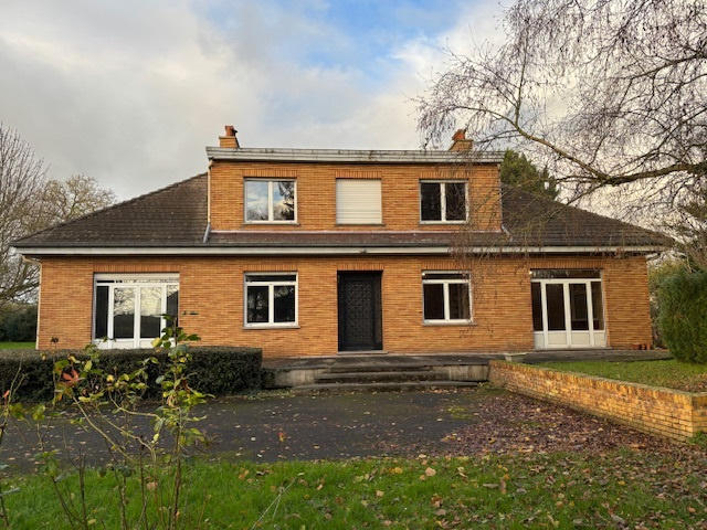 Maison - 266 m² - 9 pièces