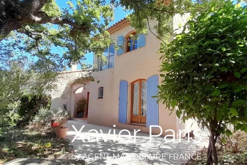 Maison - 202 m² - 8 pièces