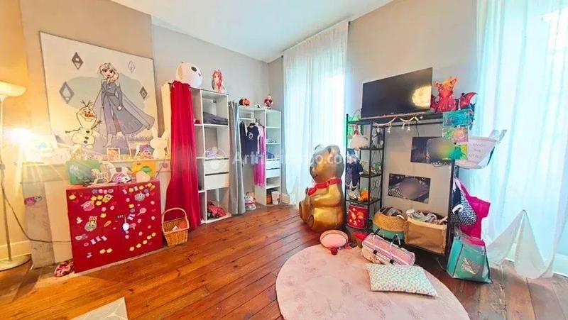 Maison - 335 m² - 6 pièces