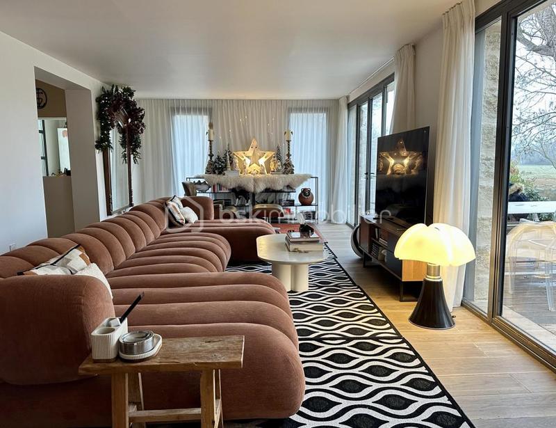 Propriété - 253 m² - 8 pièces