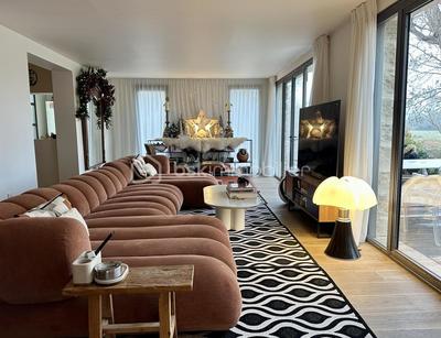 Propriété - 253 m² - 8 pièces