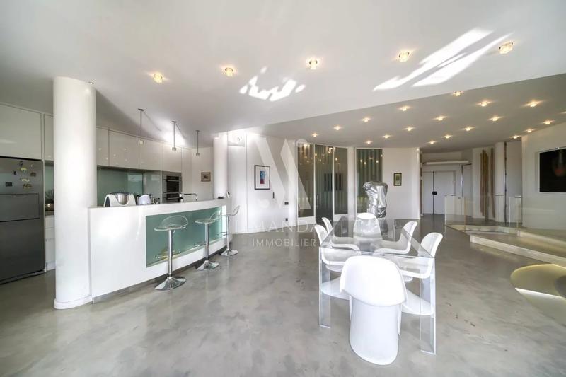 Appartement - 330 m² - 6 pièces