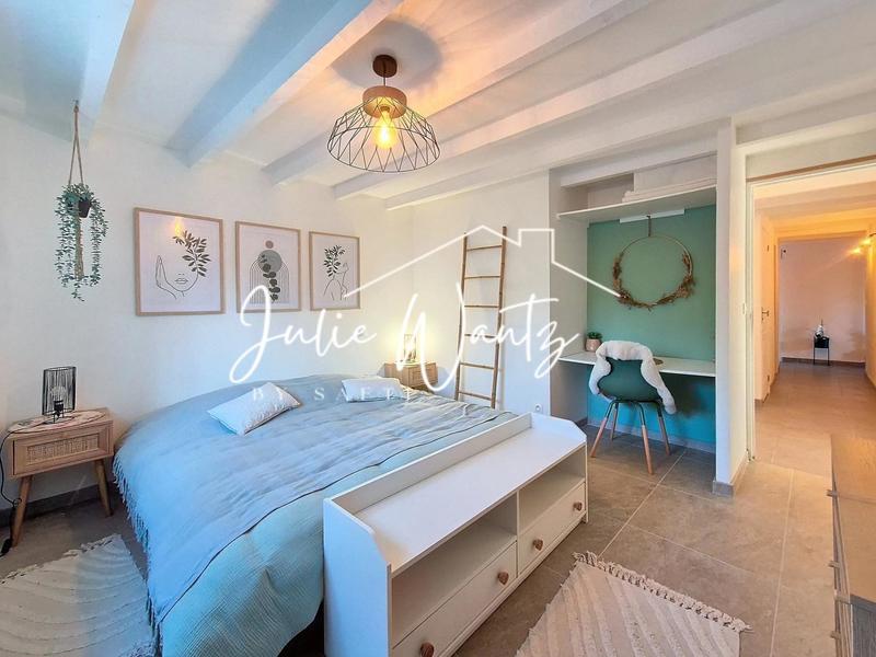 Maison - 201 m² - 7 pièces