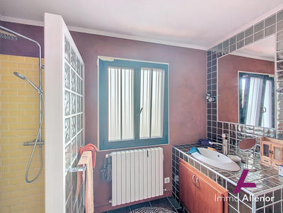 Maison - 140 m² - 8 pièces