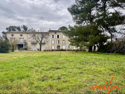 Maison - 1 983 m² - 40 pièces