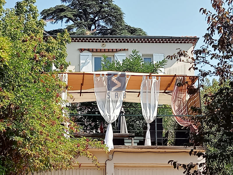 Maison - 210 m² - 9 pièces