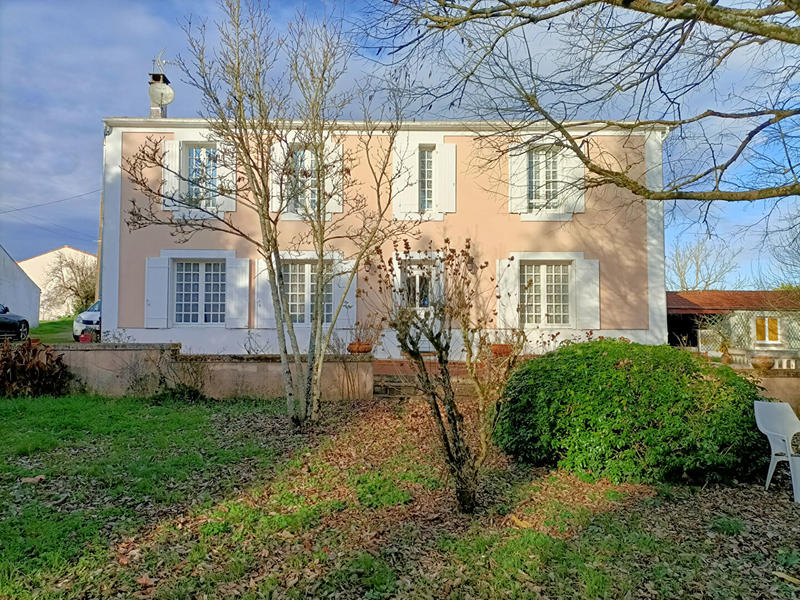 Maison - 207 m² - 7 pièces