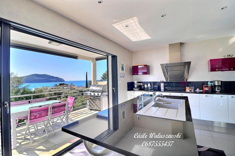 Demeure - 220 m² - 7 pièces