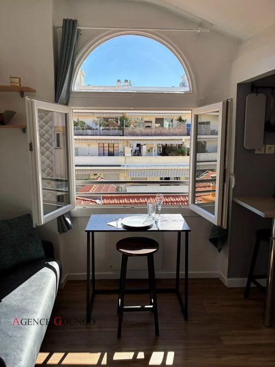 Studio - 11 m² - 1 pièce