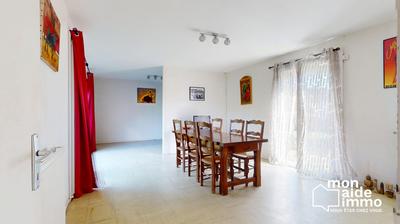 Maison traditionnelle - 82 m² - 4 pièces