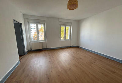 Appartement - 90 m² - 4 pièces