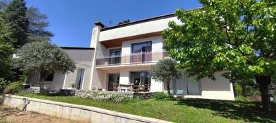 Maison - 240 m² - 8 pièces