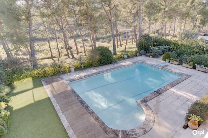 Maison - 220 m² - 5 pièces