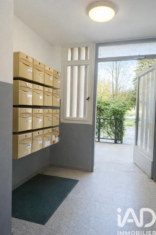 Immeuble - 1 300 m² - 35 pièces