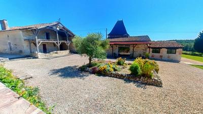 Maison traditionnelle - 230 m² - 9 pièces