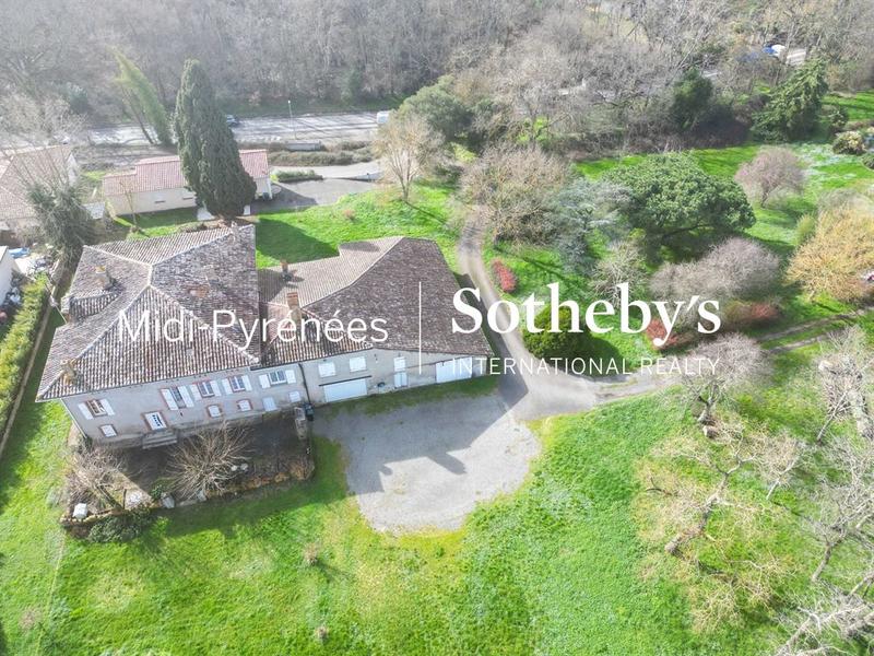 Maison - 232 m² - 6 pièces