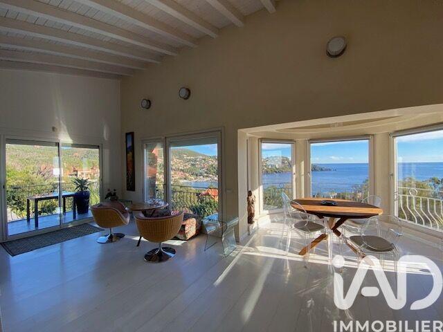 Maison - 219 m² - 7 pièces