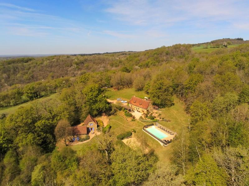 Propriété - 250 m² - 11 pièces