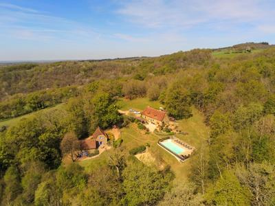 Propriété - 250 m² - 11 pièces