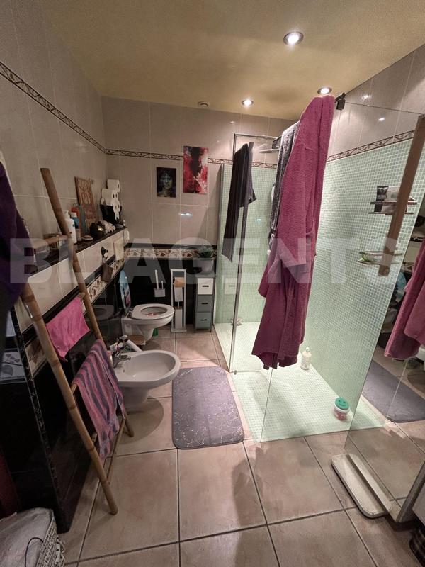 Villa - 250 m² - 8 pièces