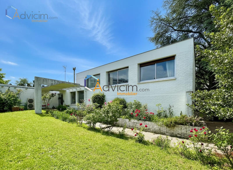 Maison contemporaine - 231 m² - 5 pièces