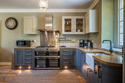 Demeure - 185 m² - 11 pièces