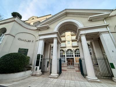 Local d'activités - 302 m² - 11 pièces