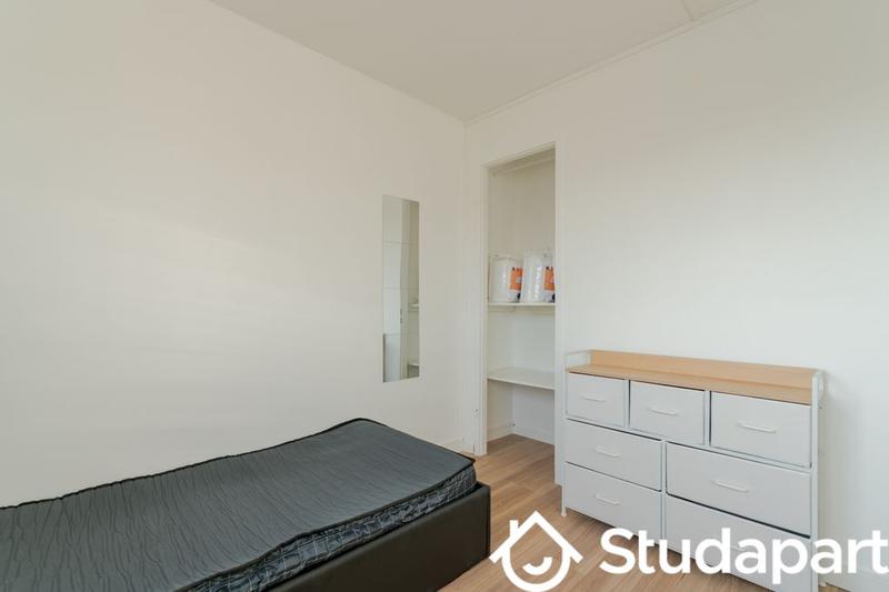 Chambre - 74 m² - 1 pièce