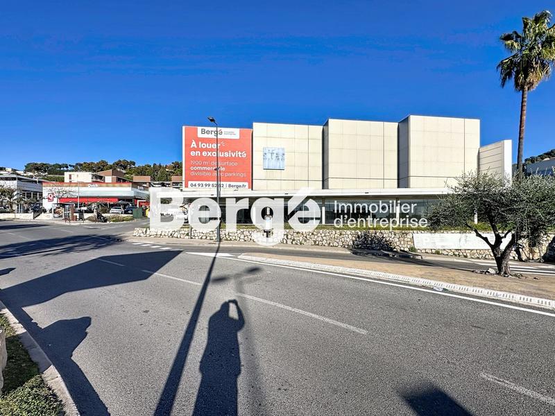 Local commercial - 1 900 m²