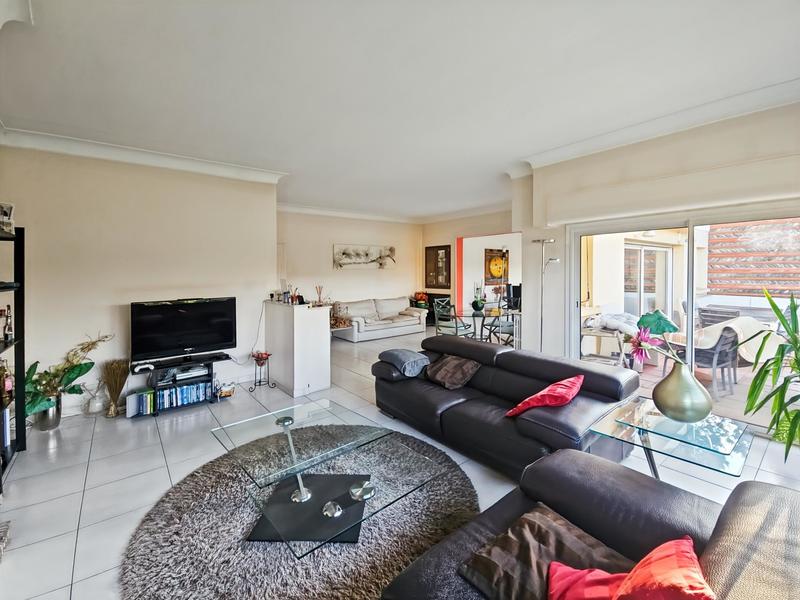 Maison - 204 m² - 7 pièces