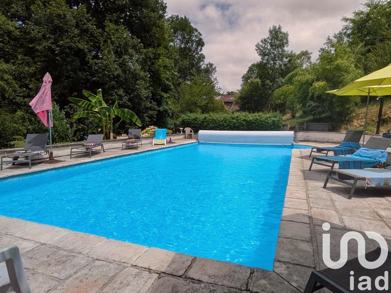 Maison - 303 m² - 19 pièces