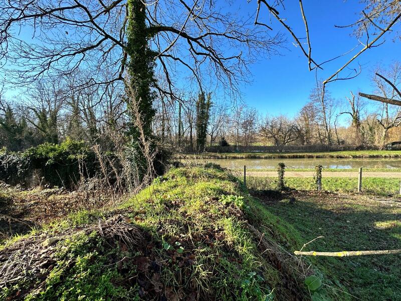 Terrain constructible - 1 826 m²