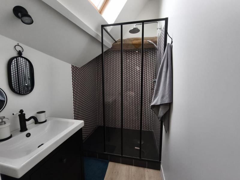 Pavillon - 240 m² - 8 pièces