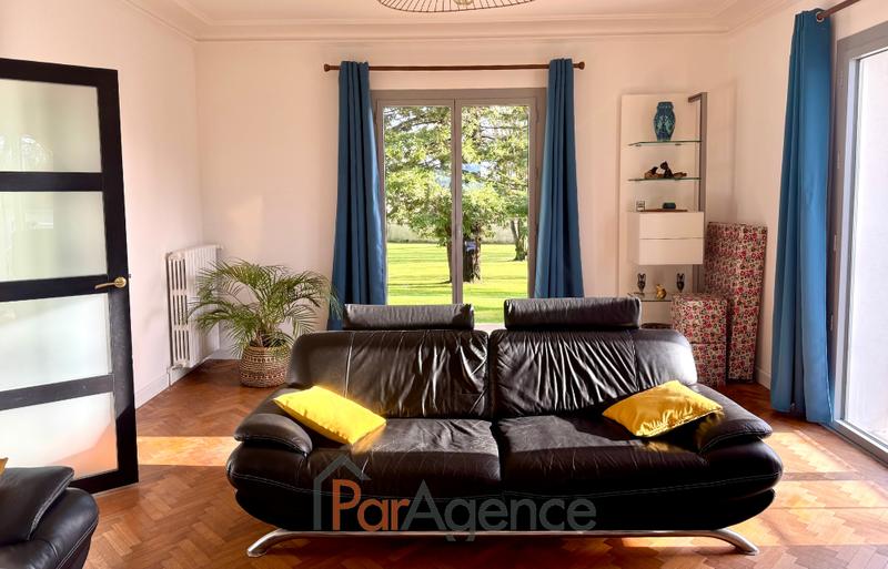 Maison - 290 m² - 9 pièces