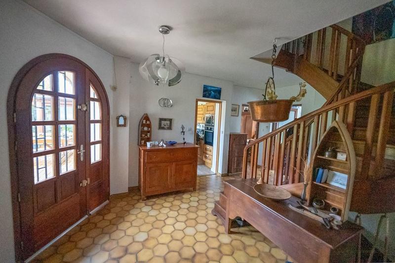 Maison - 243 m² - 9 pièces