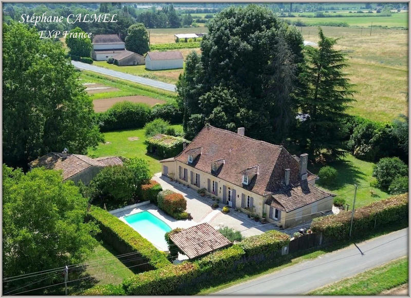 Maison - 305 m² - 14 pièces