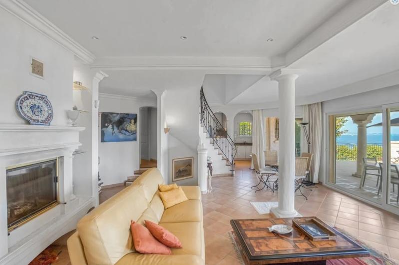 Villa - 250 m² - 7 pièces