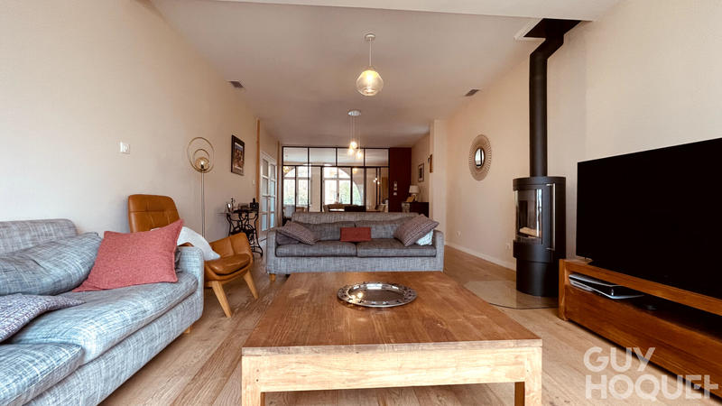 Maison - 230 m² - 9 pièces