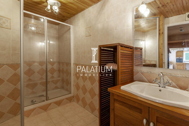 Maison - 326 m² - 9 pièces