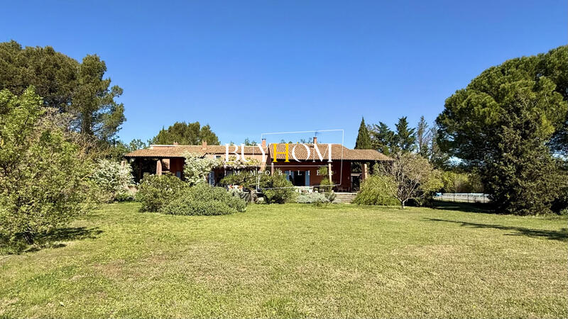 Maison - 345 m² - 12 pièces